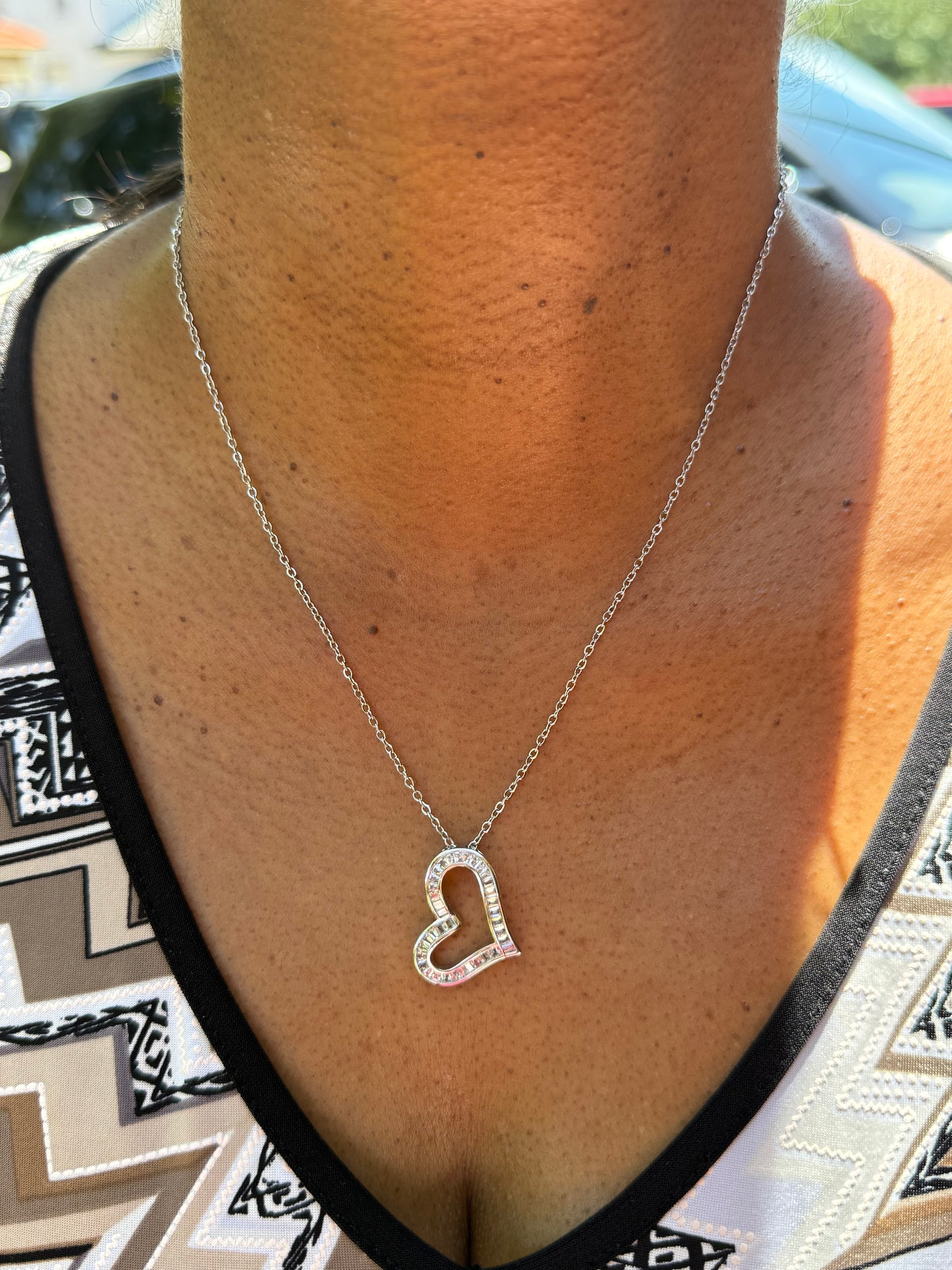 Floating heart pendant necklace