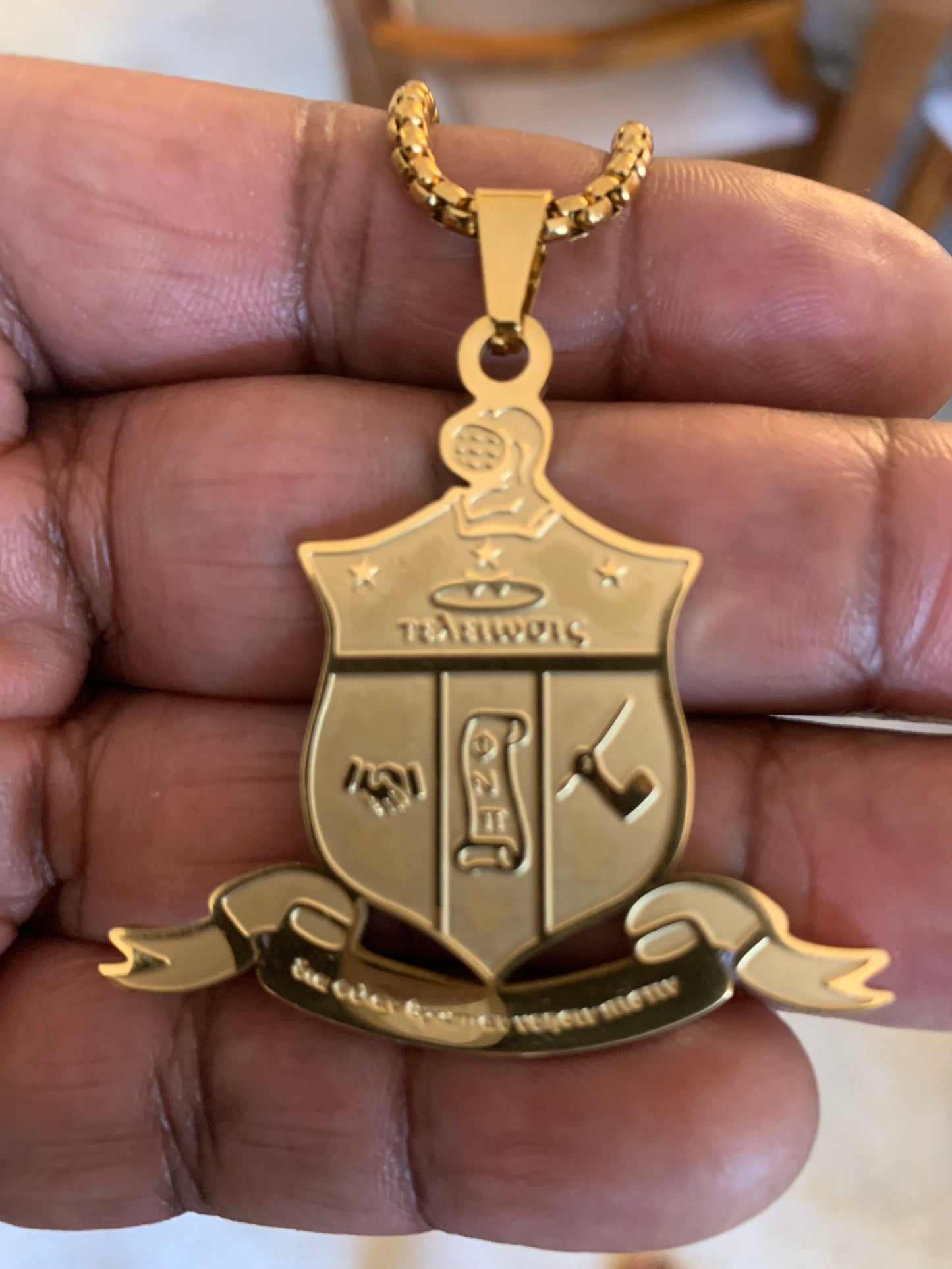 Gold Coat of Arms Standard box chain