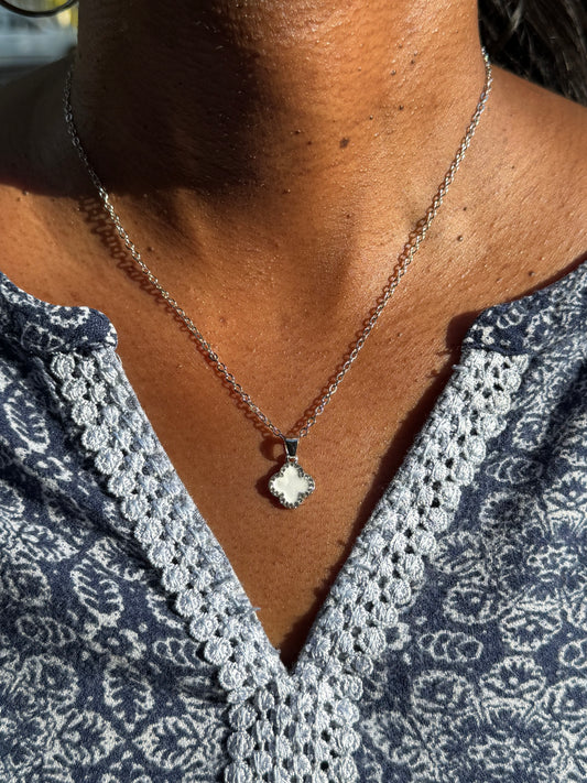 4 leaf clover pearl and silver necklace