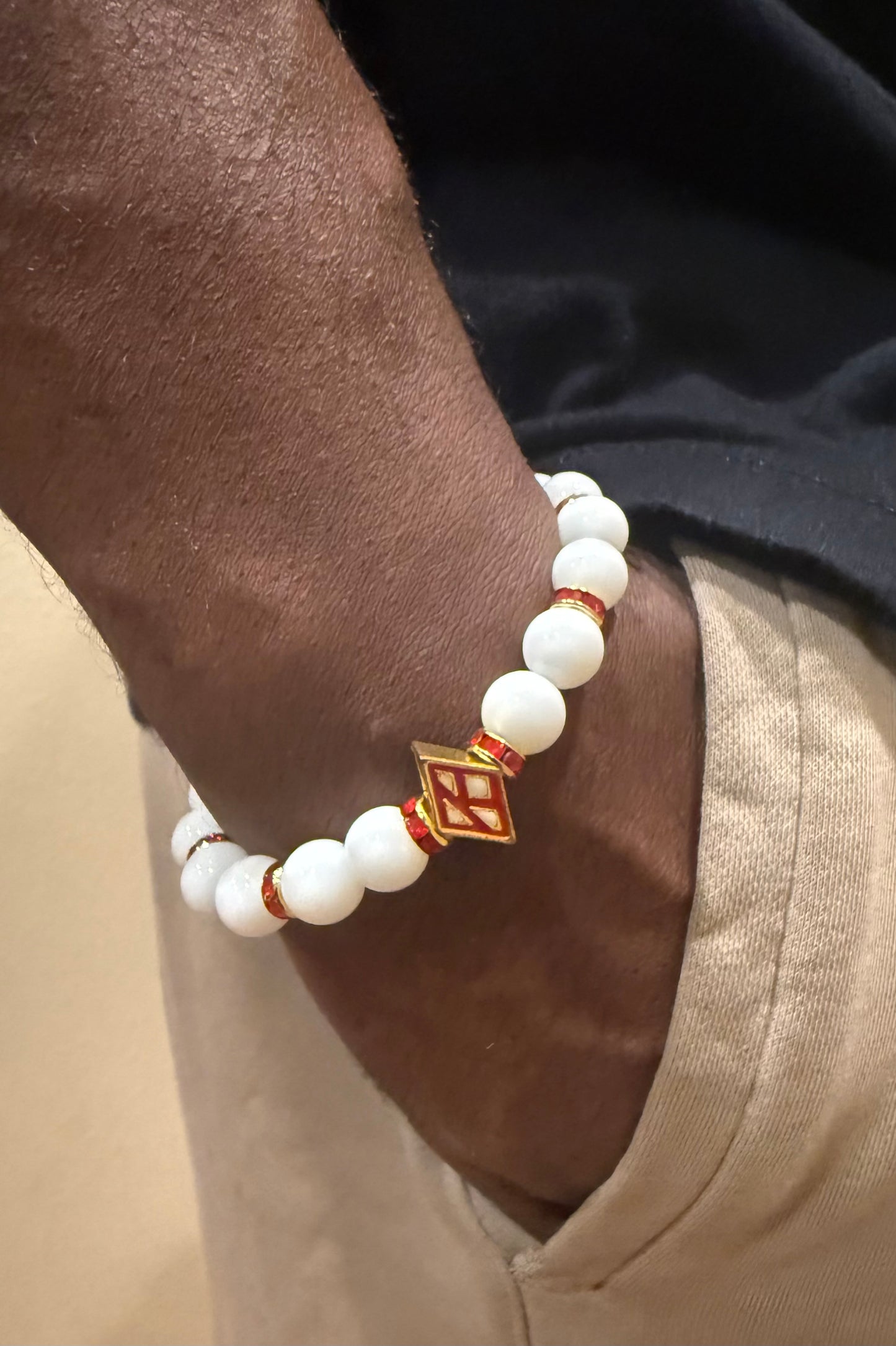 Floating "K" white beaded bracelet