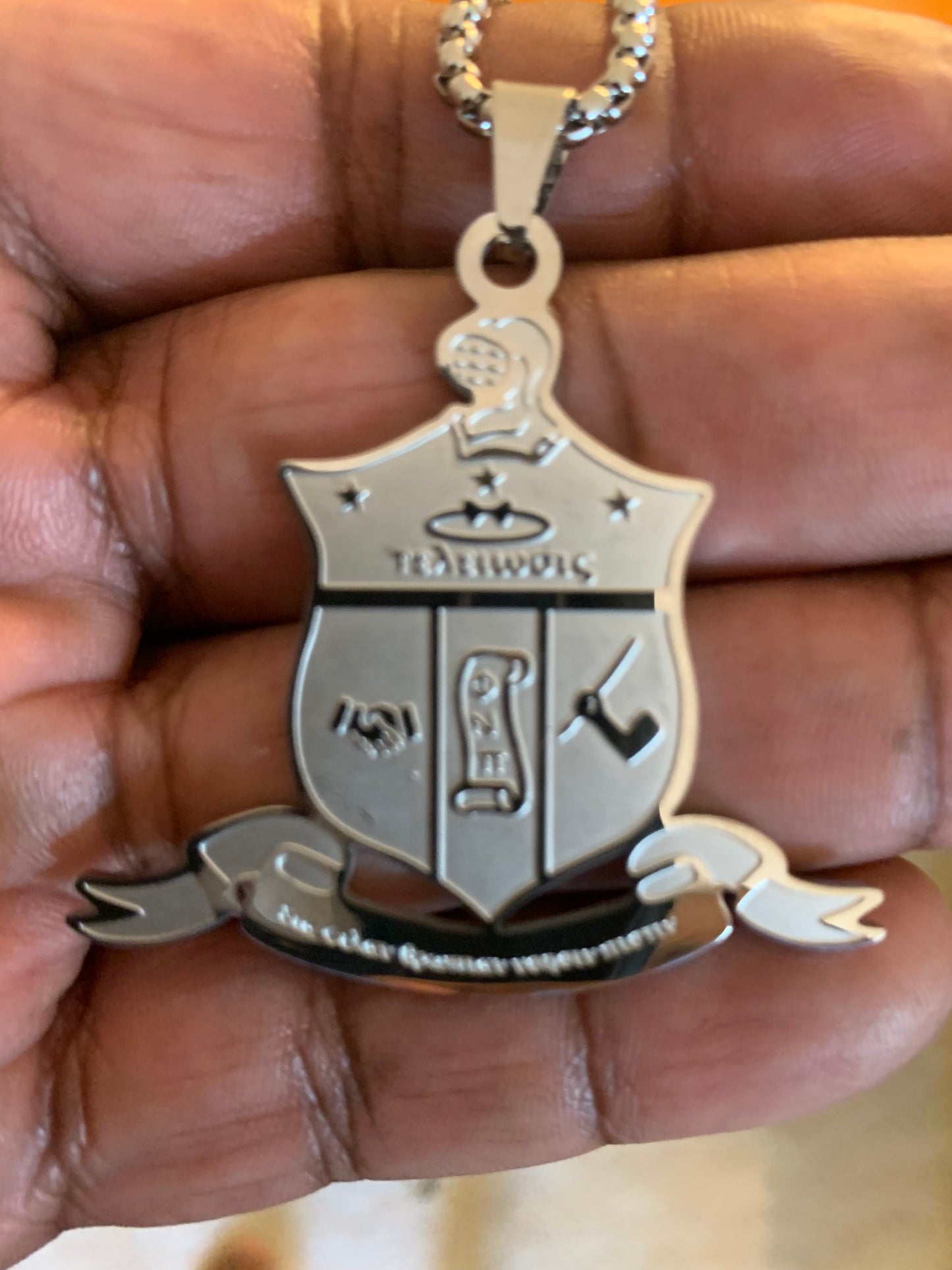 Silver Coat of Arms Standard box chain